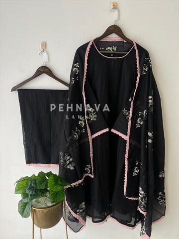 Lace-Trimmed Embroidered Suit-4139 - Pehnava Lawns