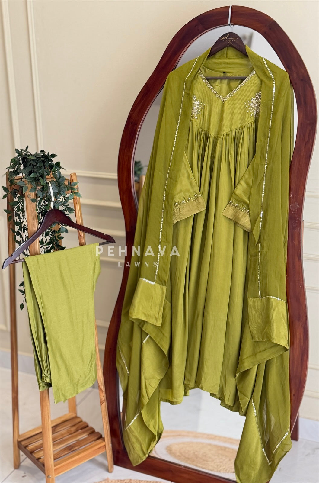 Handworked Tissue Yoke Detailed Ensemble