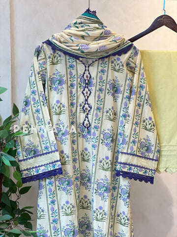 Luxurious trendy pure lawn
