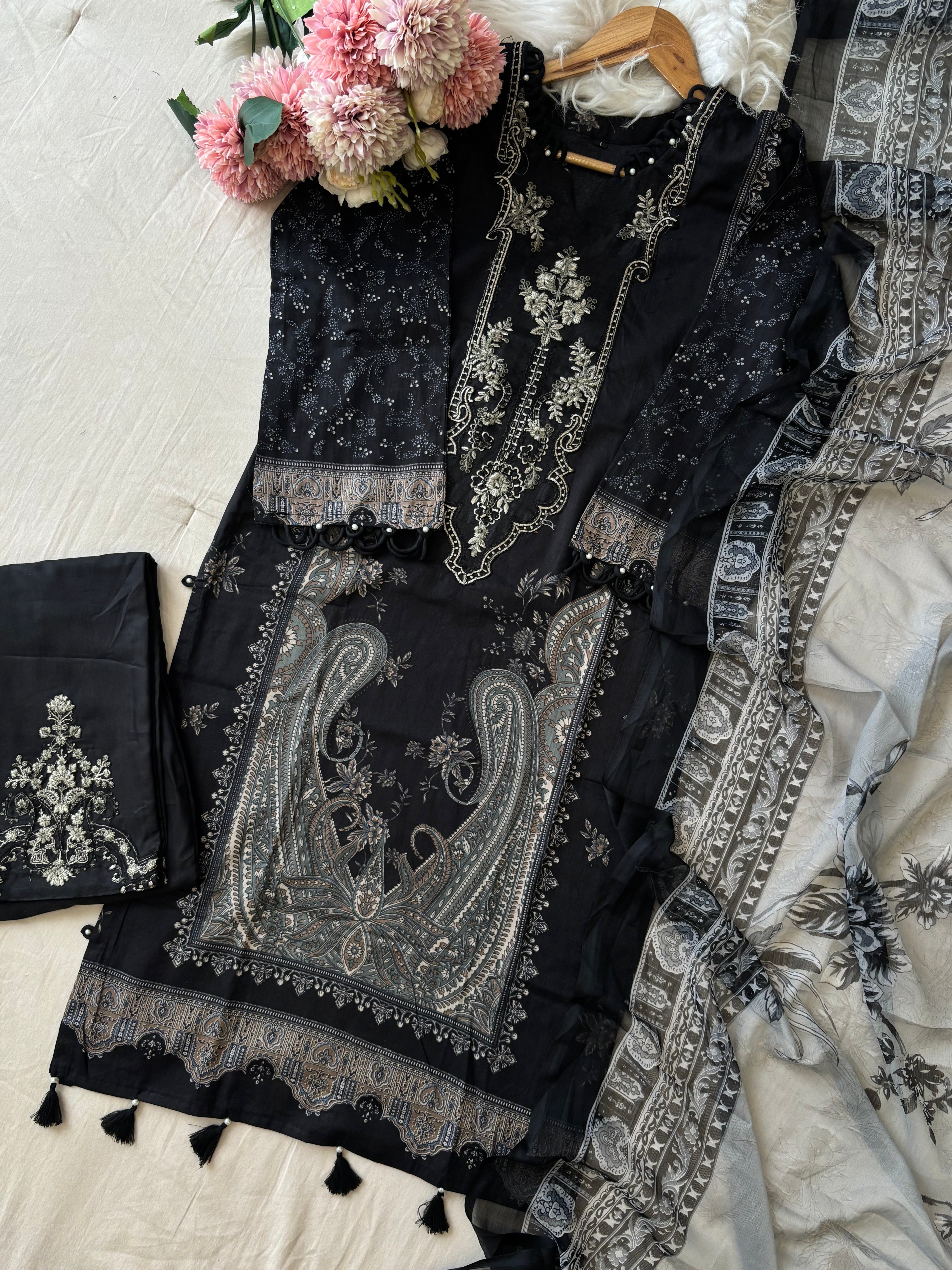 Paki Printed casual suit with chiffon/cotton dupatta -495 black - Pehnava Lawns