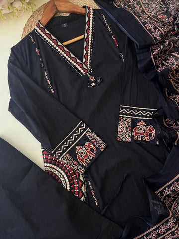 Pure Cotton suit Featuring Embroidered Hand detailings