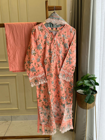 Signature Lawn Suit Featuring Lace Detailings-2