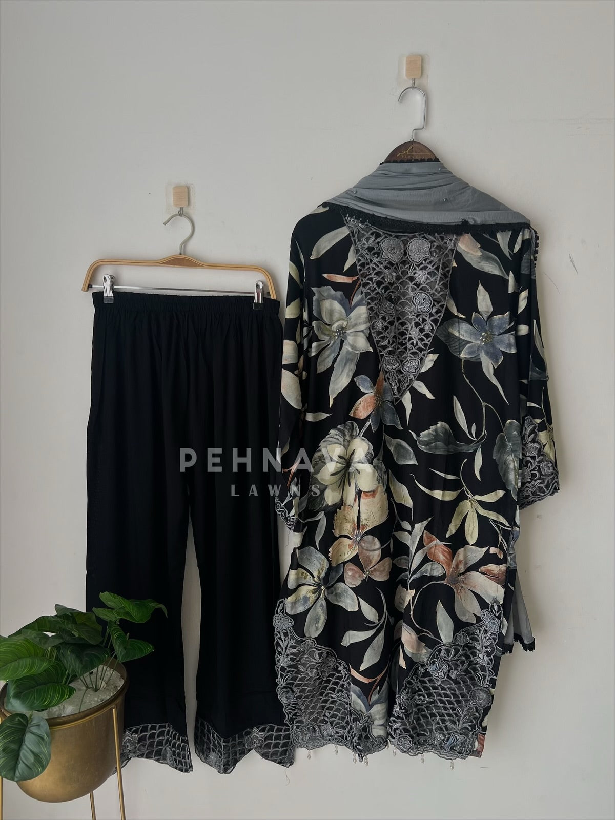 New Floral Embroidery Kurtha Suit Set-182