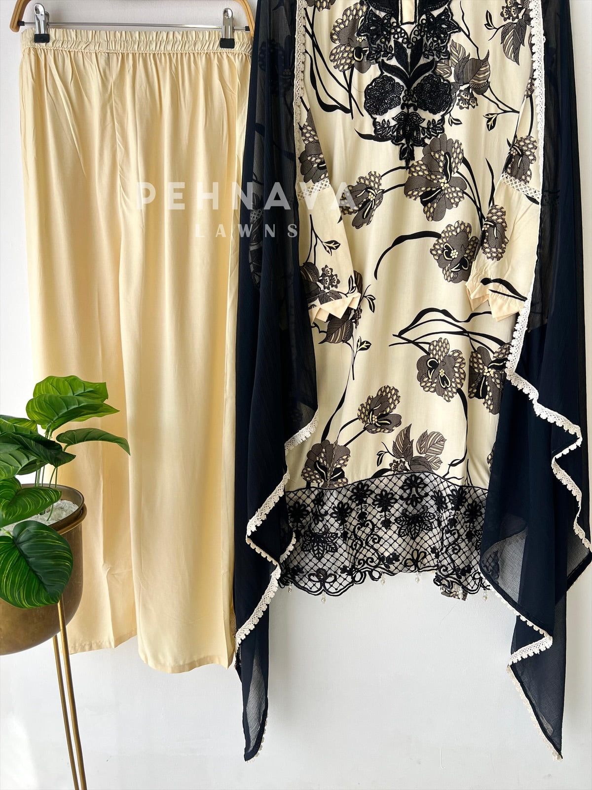 New Floral Embroidery Kurtha Suit