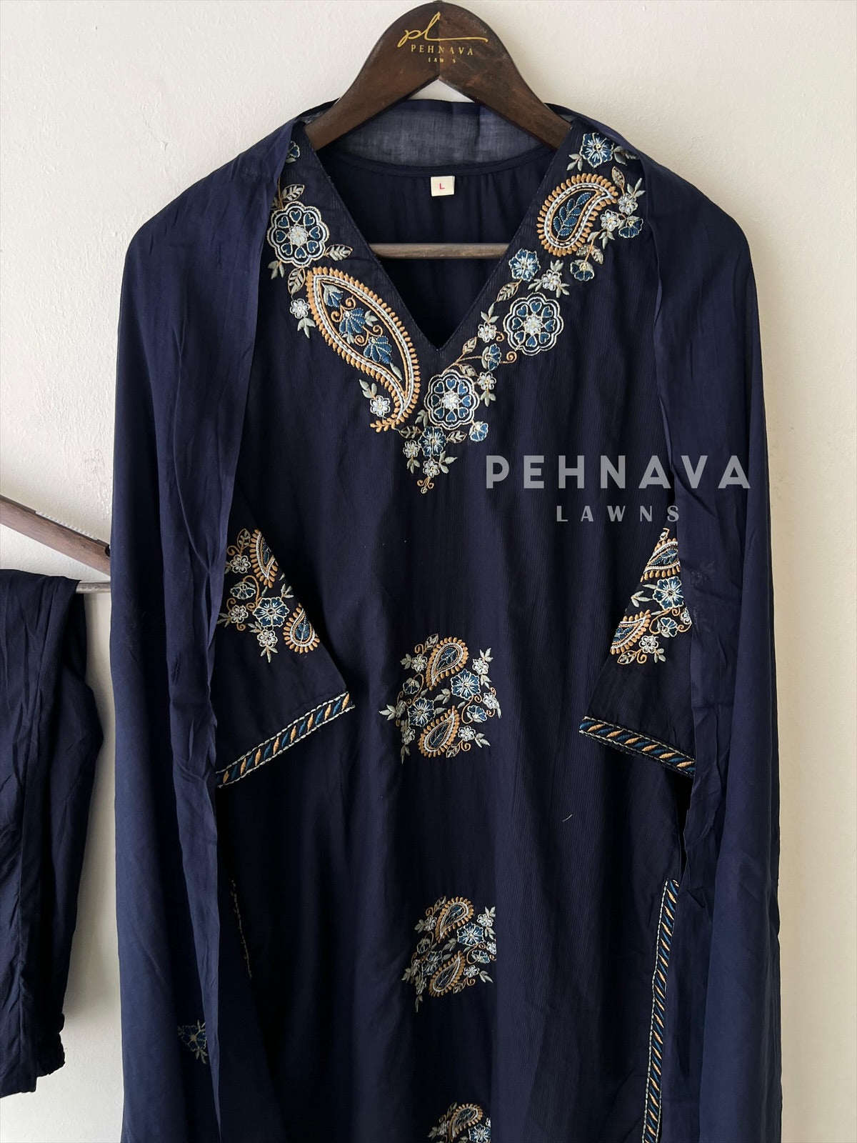 Paisley Embroidery Suit-4179 - Pehnava Lawns