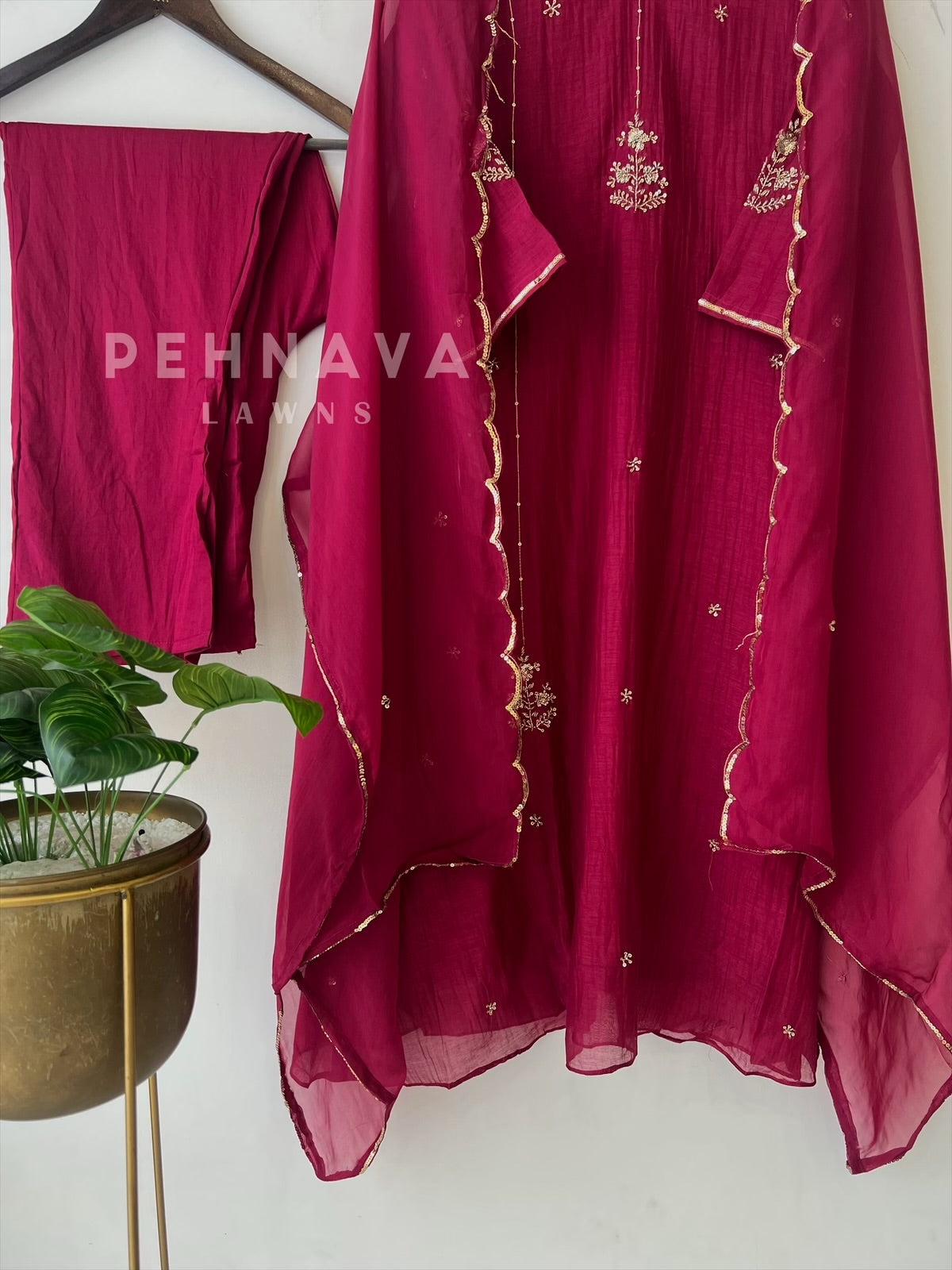 Zari Detailed chandheri suit - Pehnava Lawns
