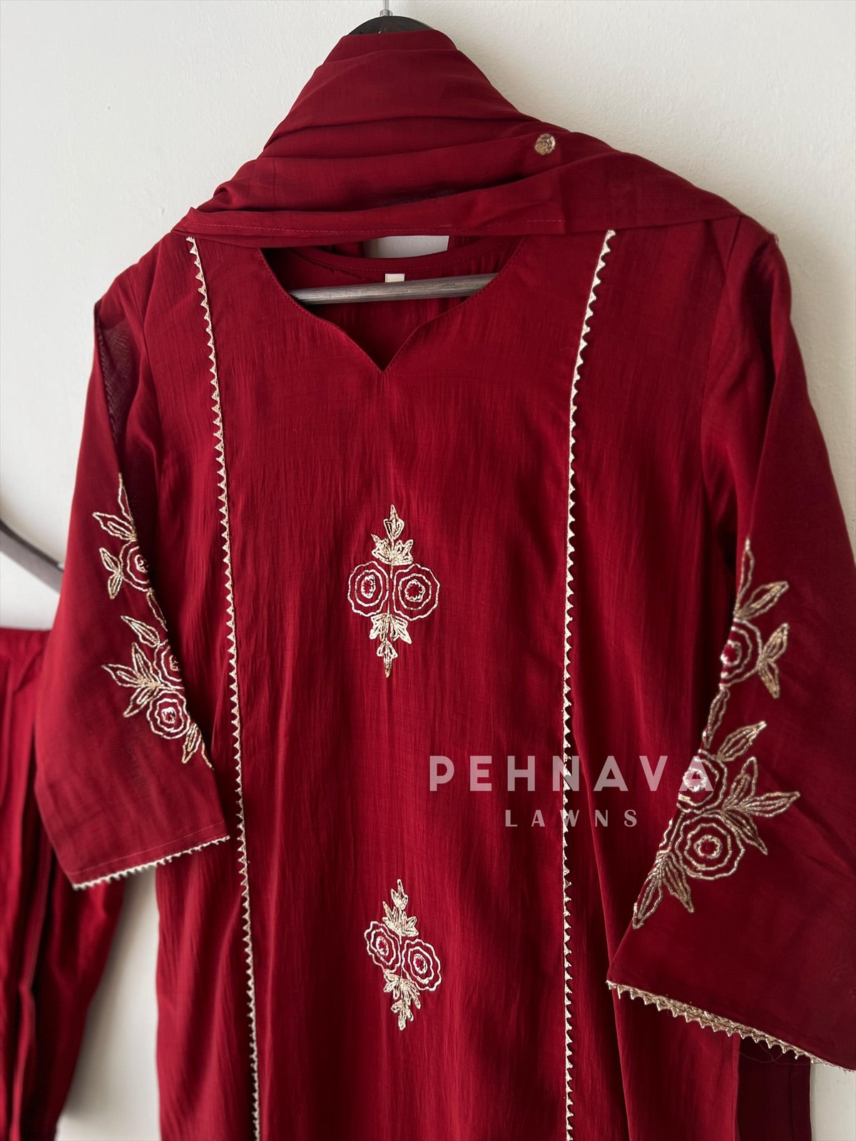 Rose Motif Embroidery Suit-4185 - Pehnava Lawns