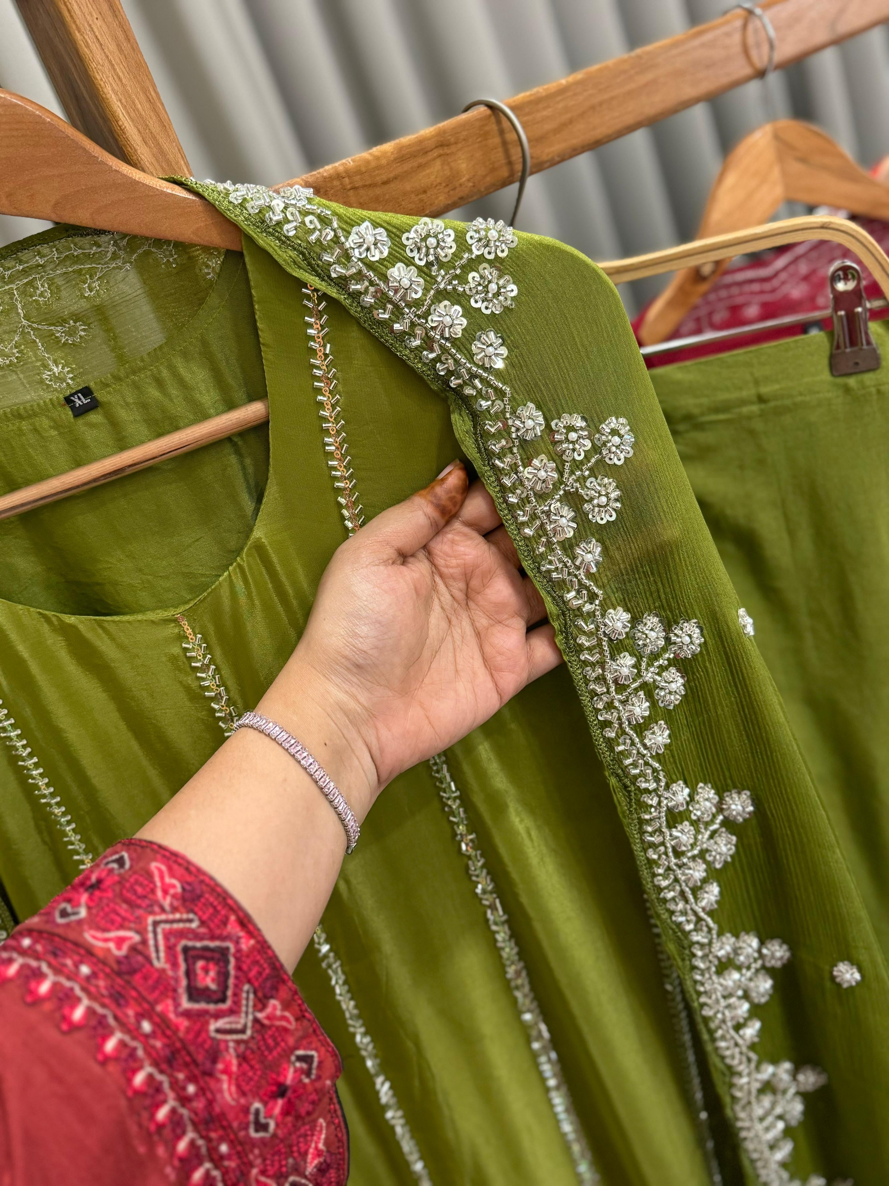 Premium Handworked Crepe Stright-cut suit-3468