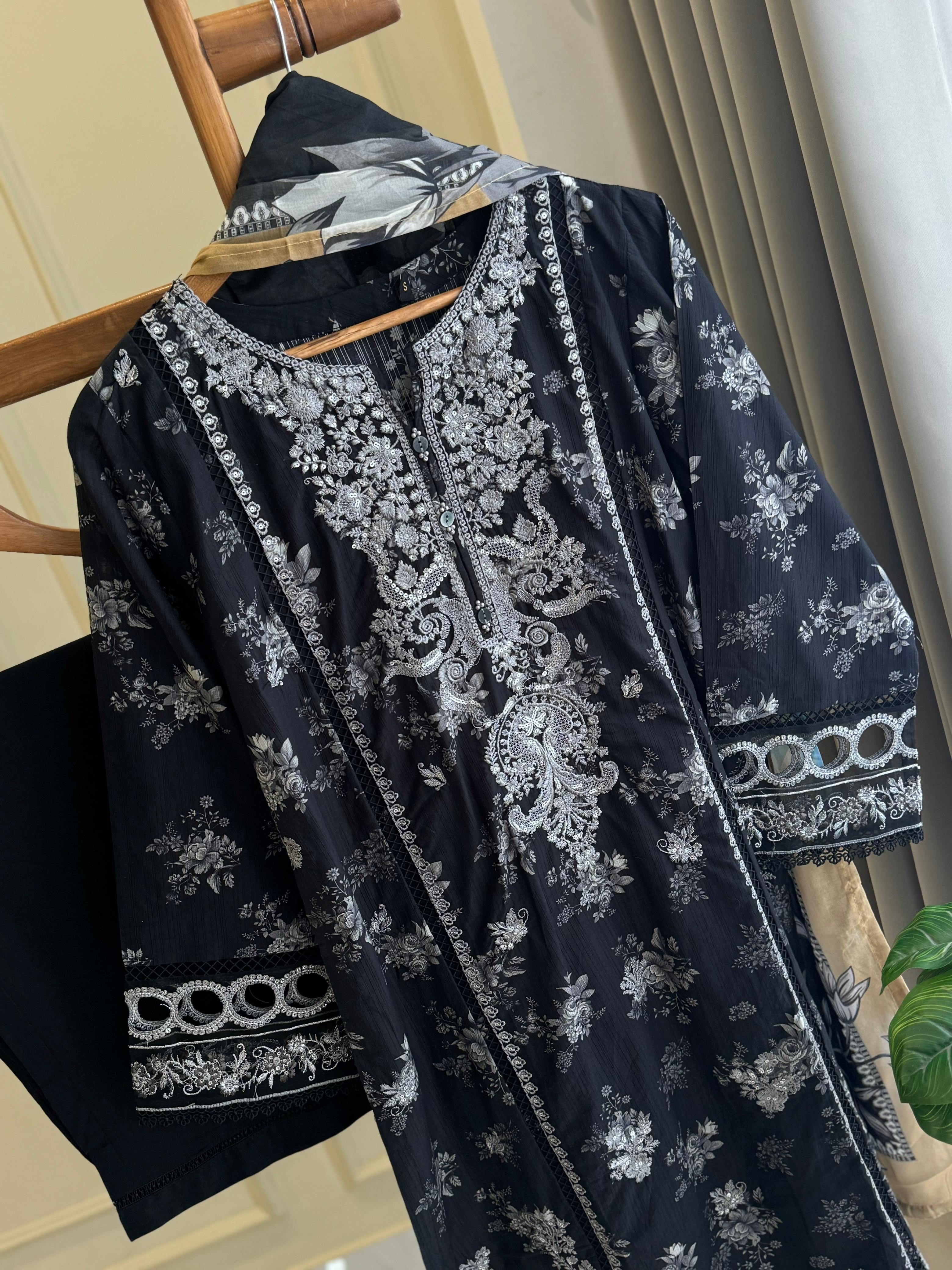 Premium Hand Embroidery Lawn Suit-4