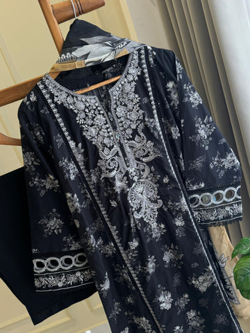 Premium Hand Embroidery Lawn Suit-4