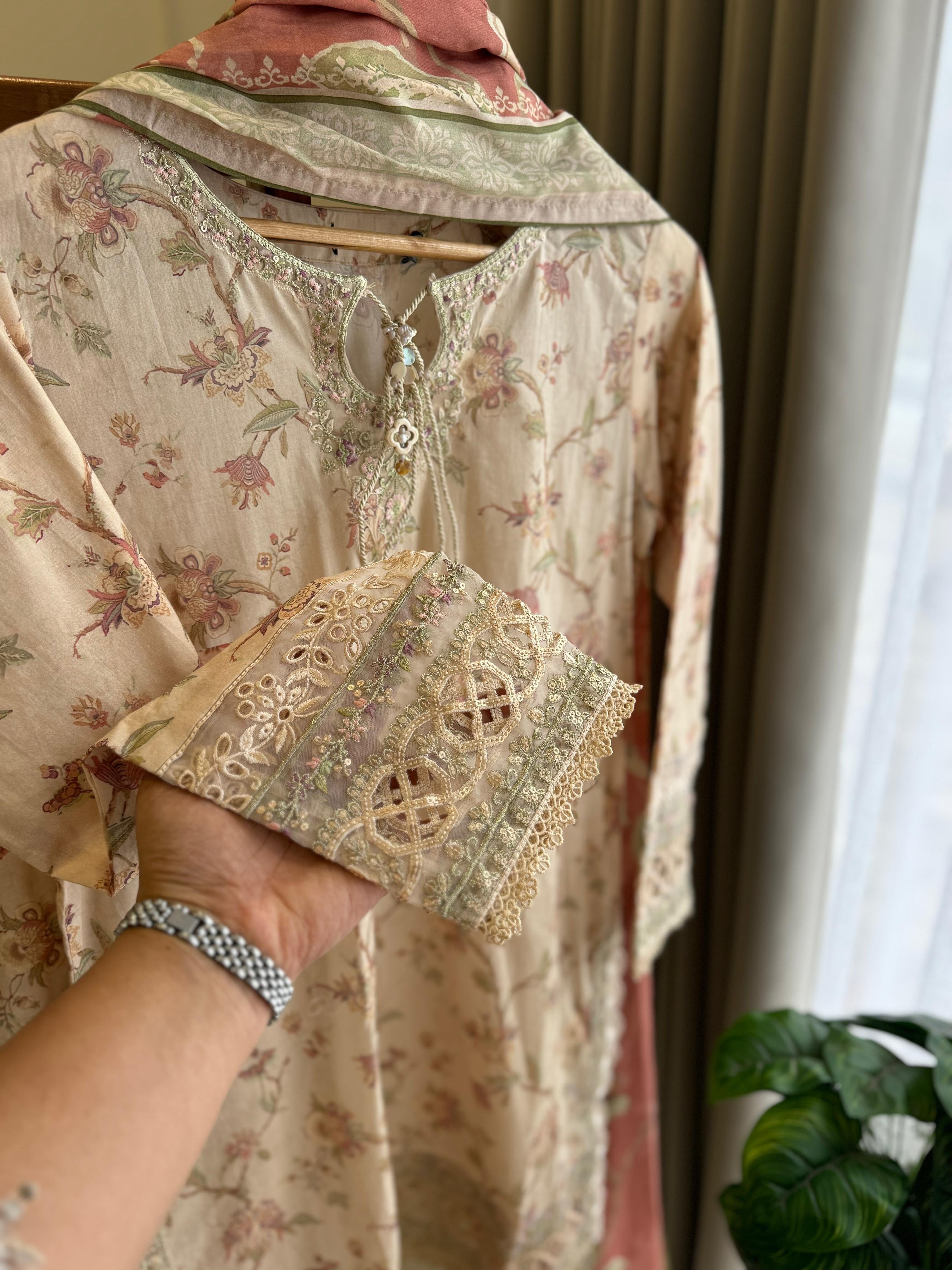 Premium Hand Embroidery Lawn Suit-3