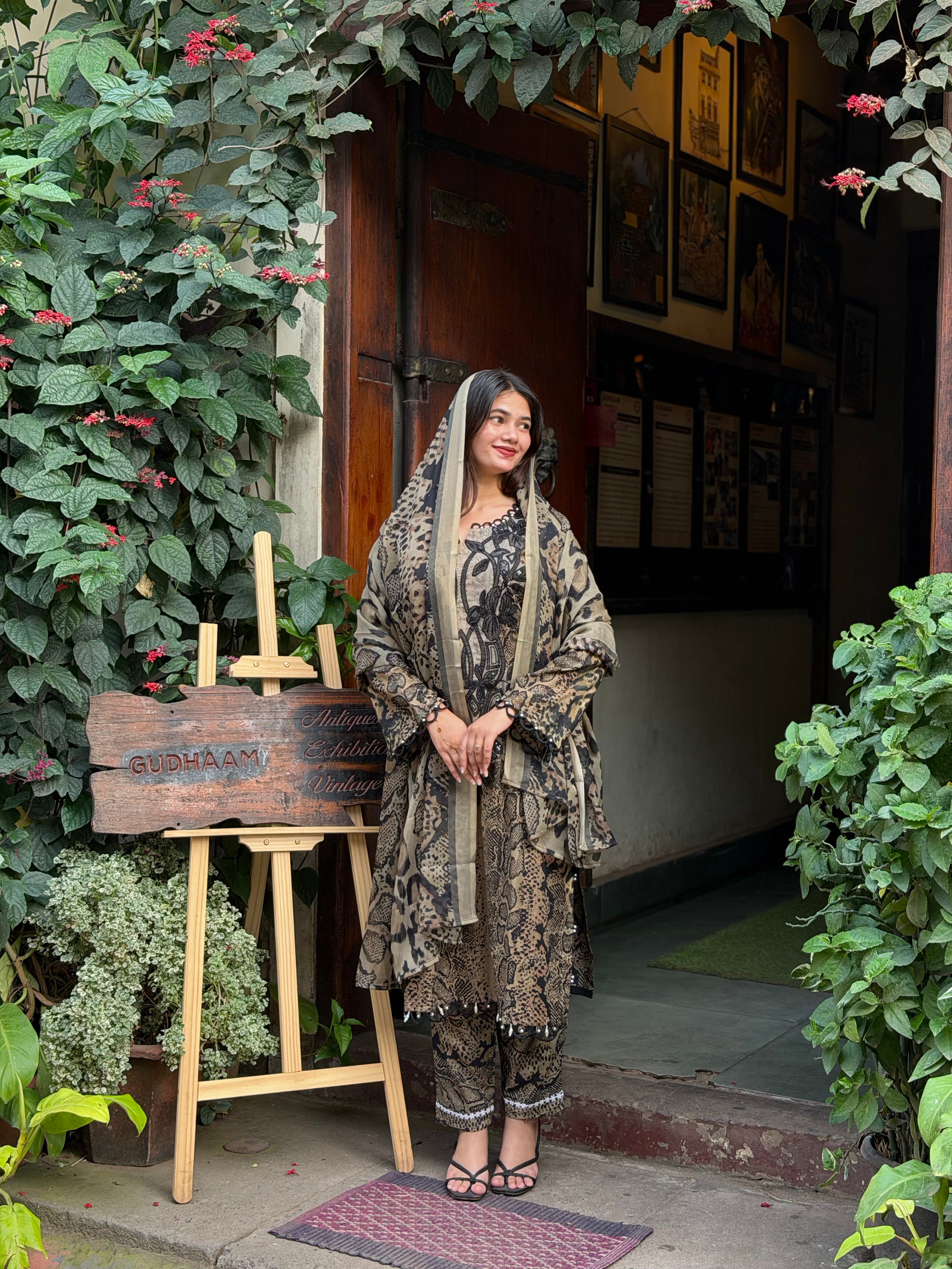 Floral Printed Ethnic Pak-Suit Ft. Chiffon/Cotton Dupatta-224 - Pehnava Lawns