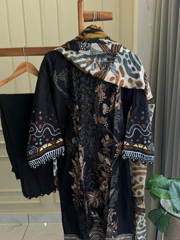 Floral Embroidered Pakistani Suit-8