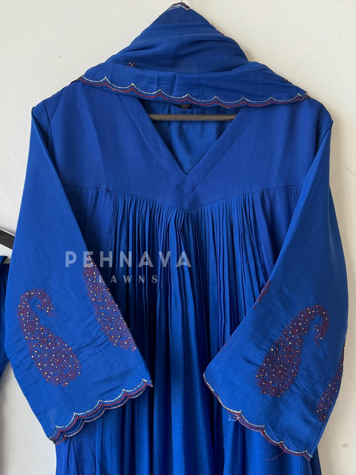 Classic Paisley Chanderi Suit [6-8 Dispatching time] - Pehnava Lawns