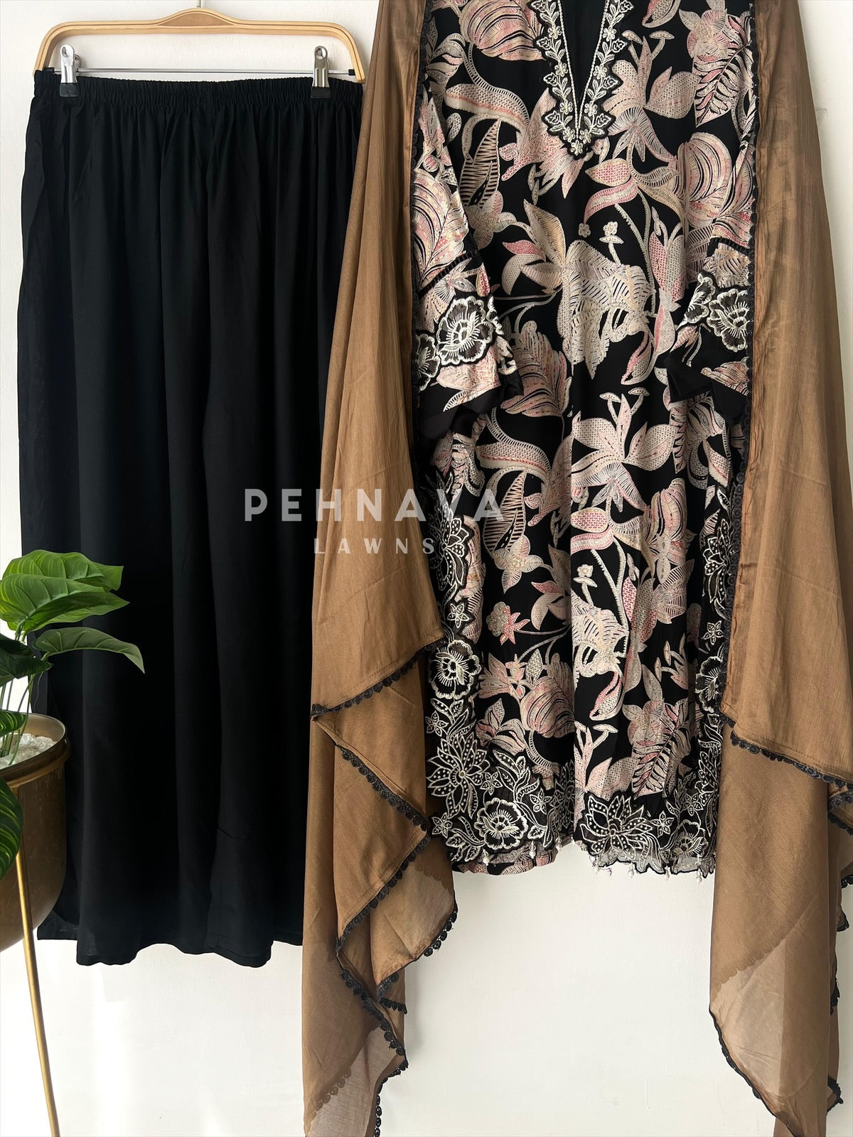 New Floral Embroidery Kurtha Suit