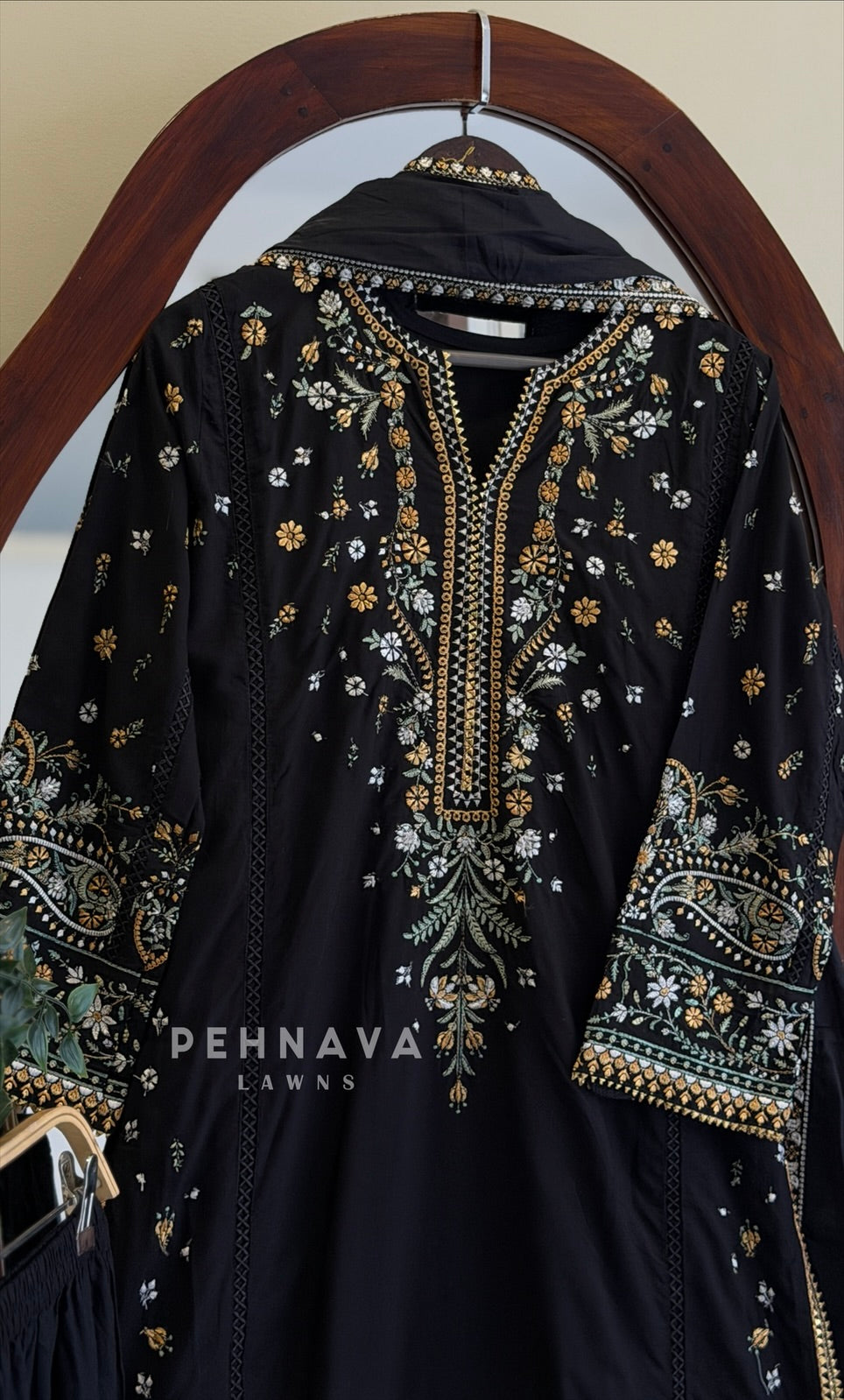 Paisley Embroidered Farshi Salwar T1132