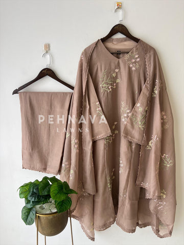 Embroidered Floral Kurta with Lace‑Trim Suit-4138 - Pehnava Lawns