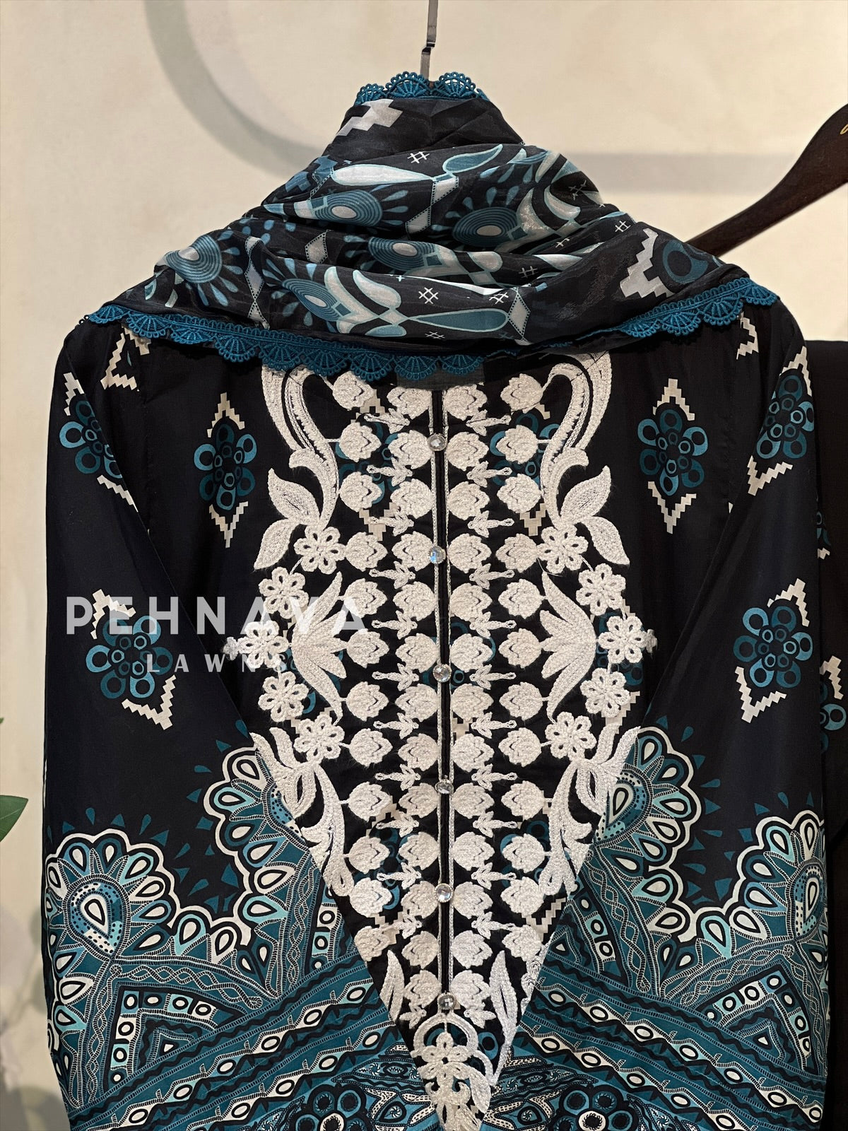 Luxurious trendy pure lawn