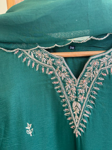 Silk hand detailed suit with organza scalloped dupatta -green8671