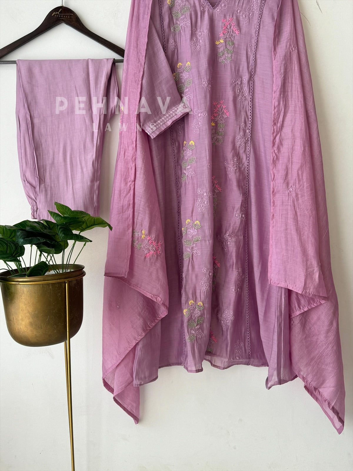Floral Chanderi Ethnic Suit-3526 - Pehnava Lawns