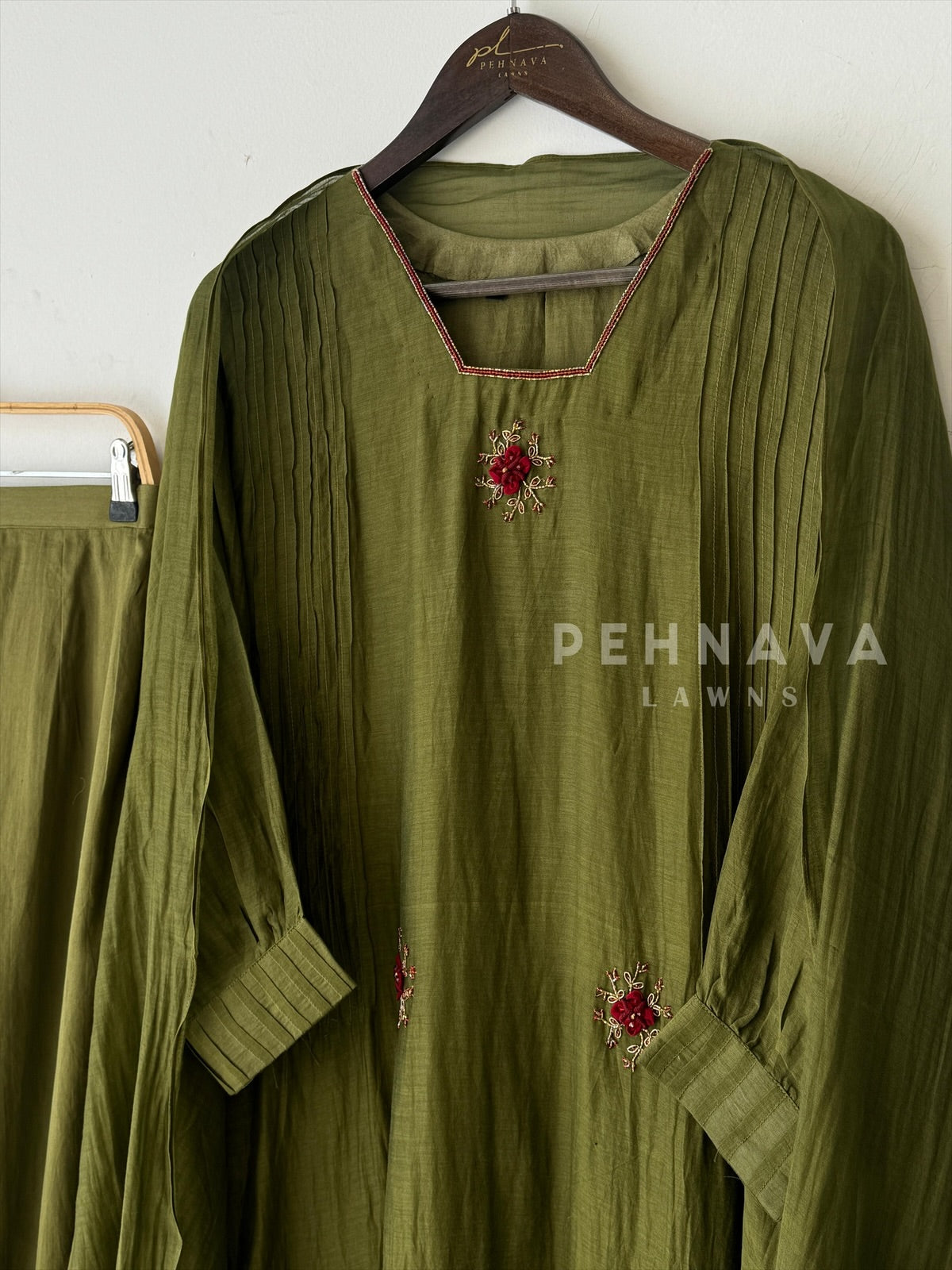 Premium Mul-Chandheri Handworked Suit - Pehnava Lawns
