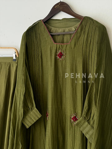 Premium Mul-Chandheri Handworked Suit - Pehnava Lawns