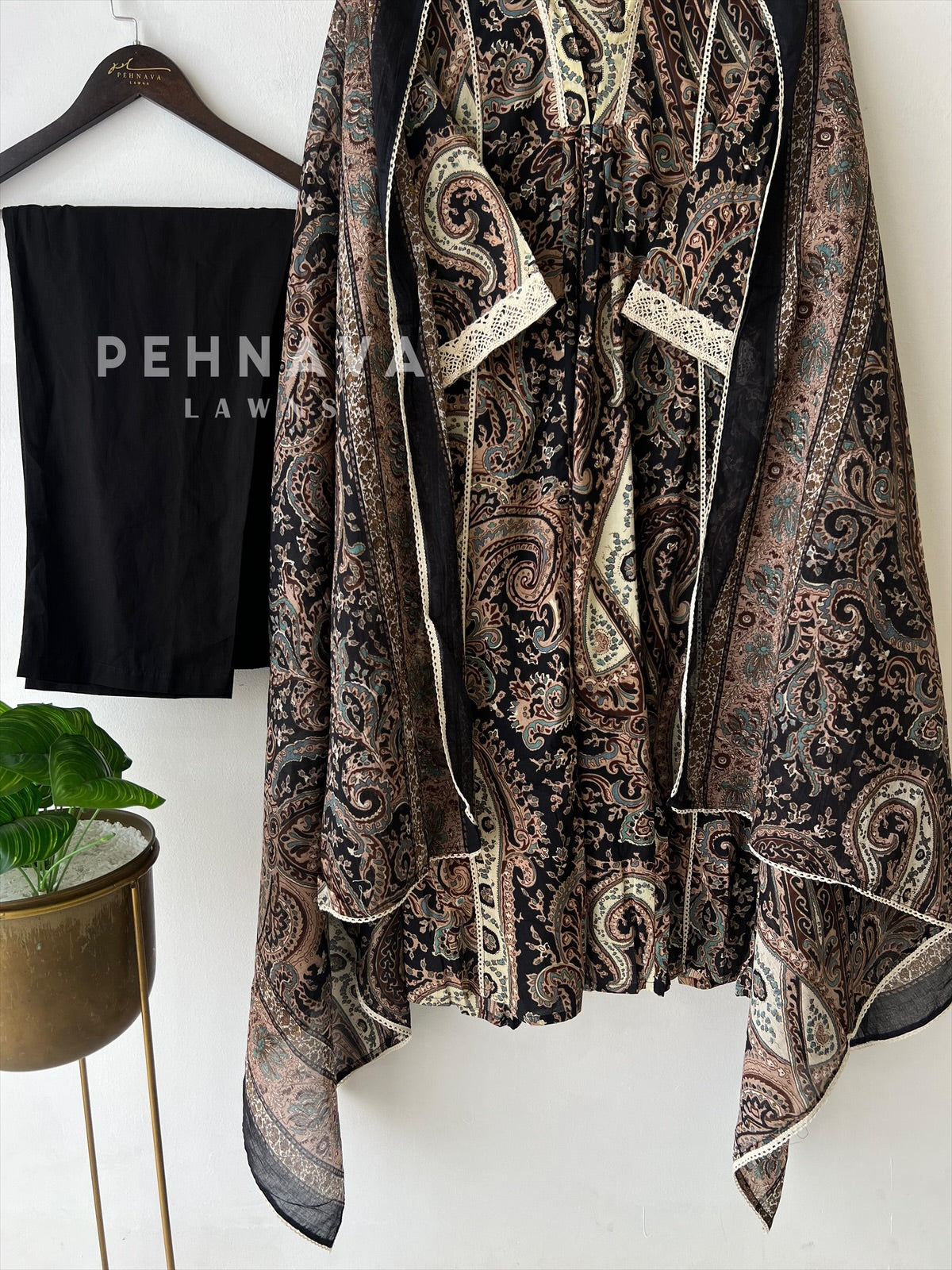 V-Neck Paisley Pattern Suit-4014