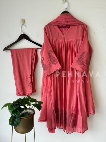 Classic Paisley Chanderi Suit [6-8 Dispatching time] - Pehnava Lawns