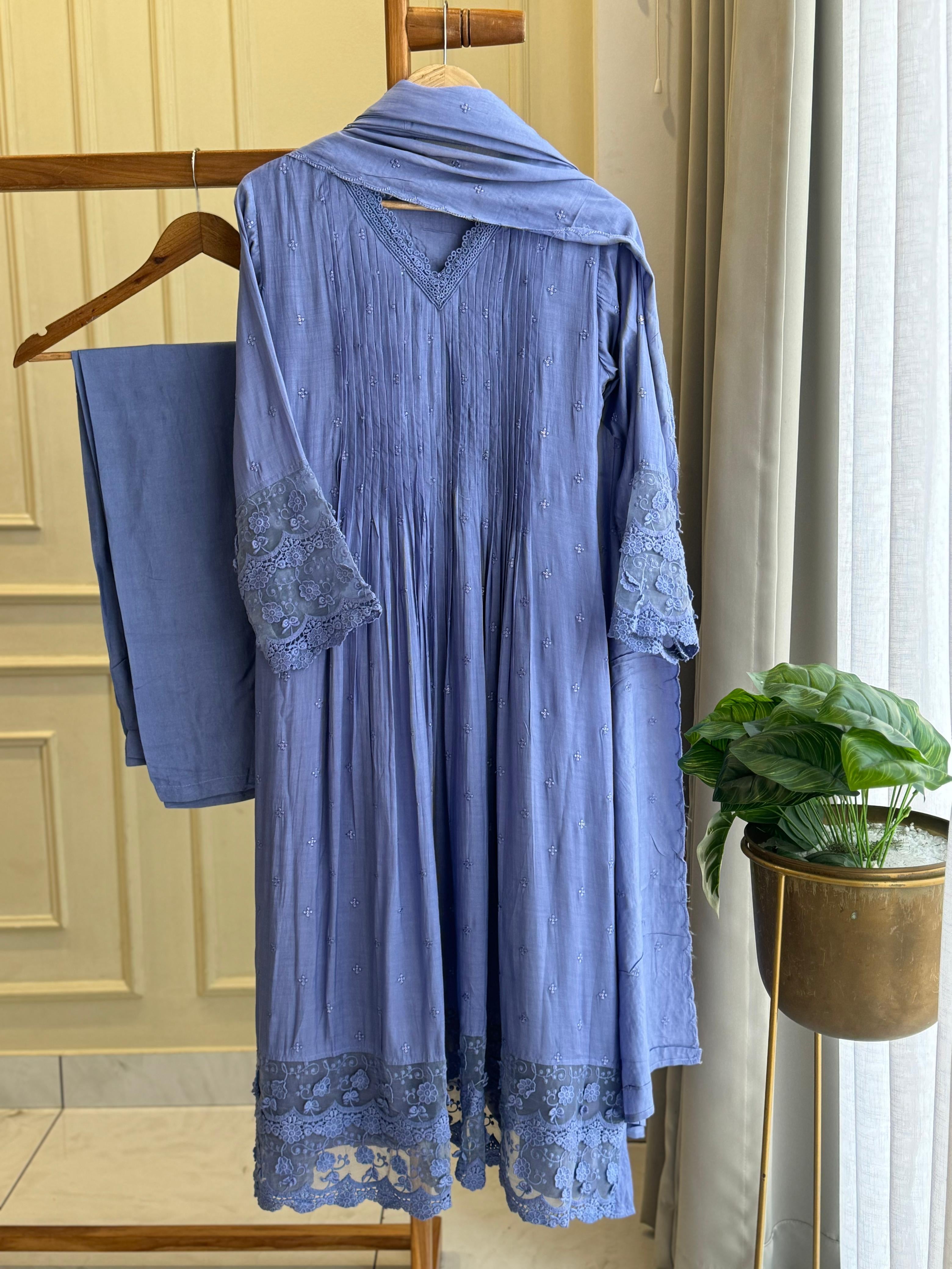 Muslin silk pleated A-line suit