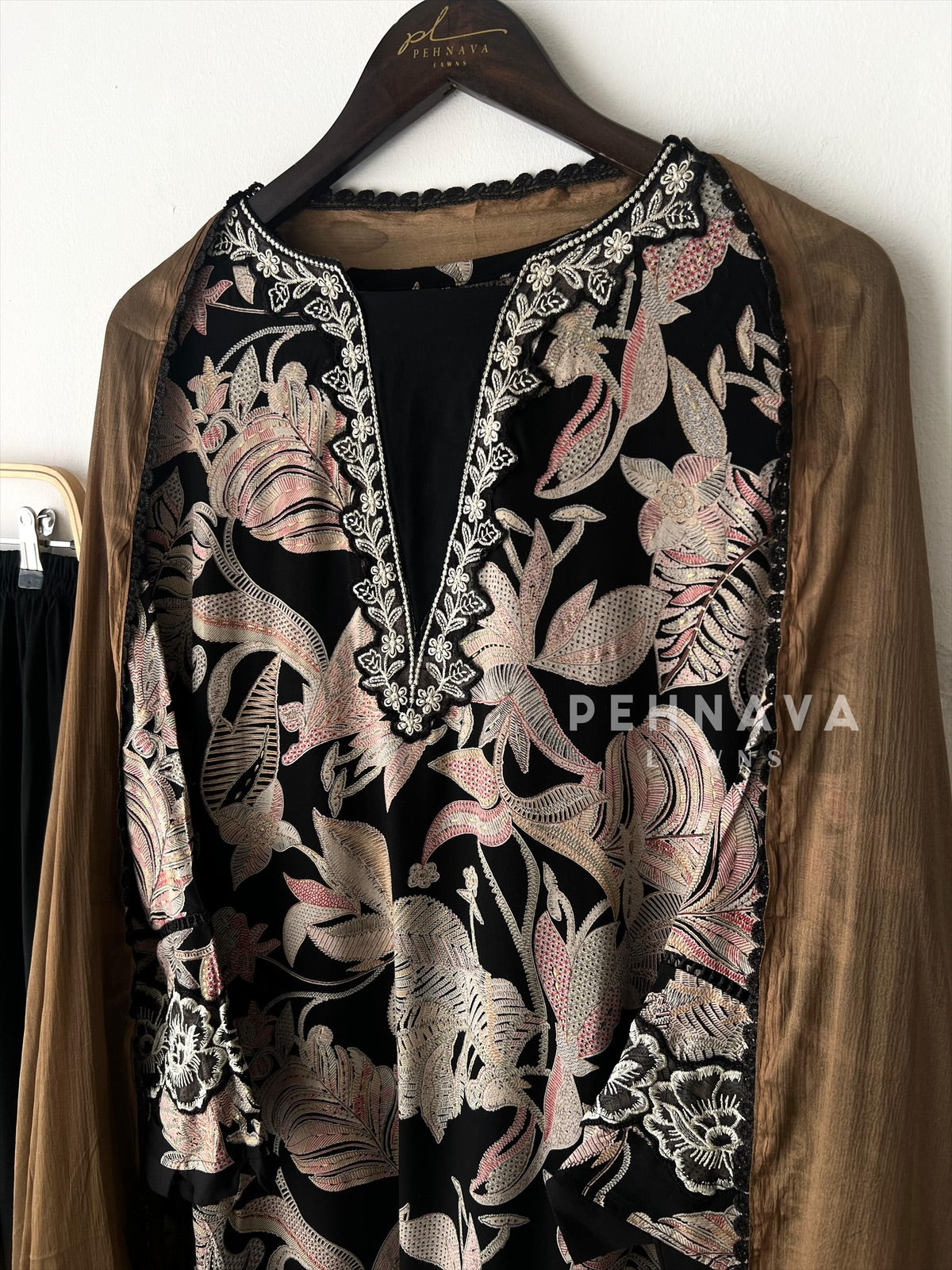 New Floral Embroidery Kurtha Suit
