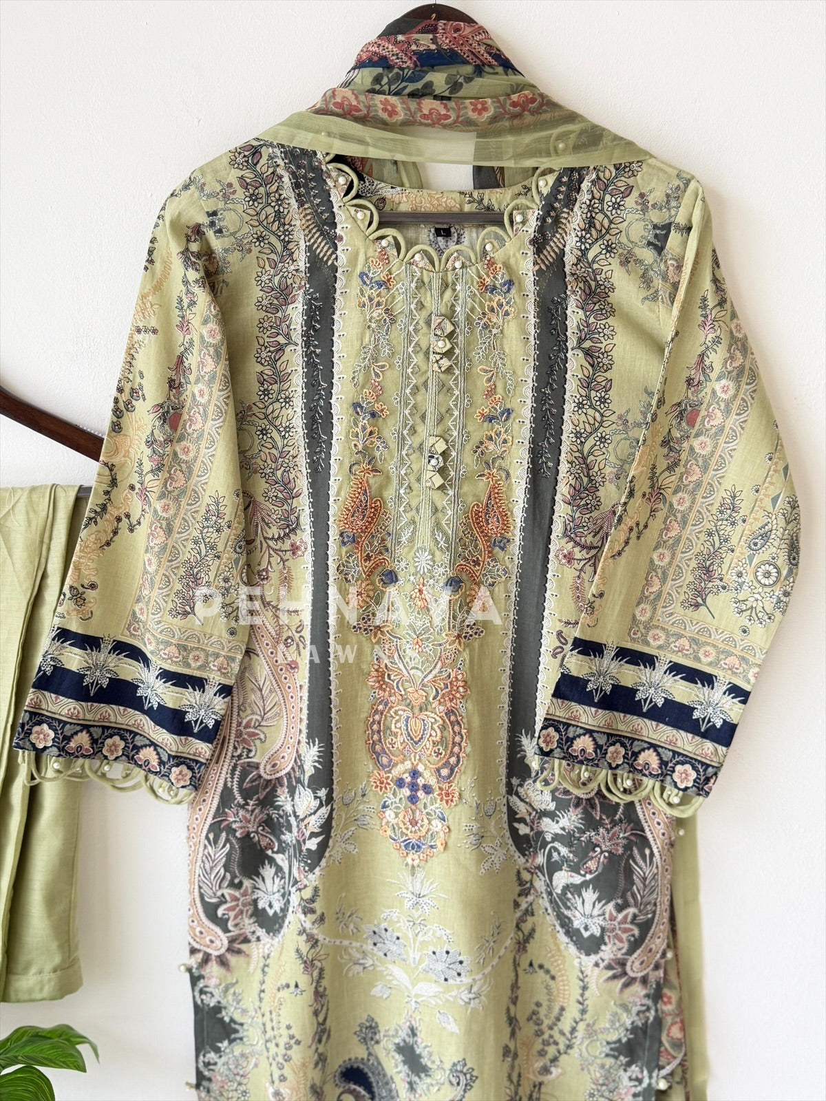 Classic Three Piece Suit-1671 - Pehnava Lawns