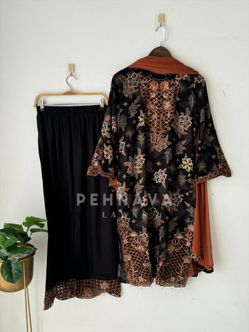 New Floral Embroidery Kurtha Set-143