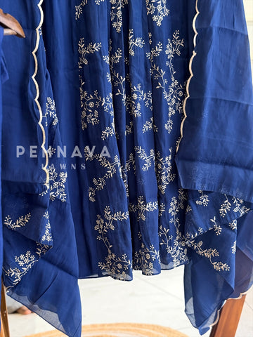Scallop Border Embroidered Suit Set
