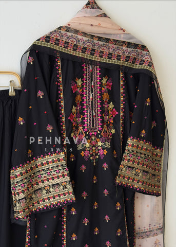Heavy Floral Embroidered Ensemble T1153