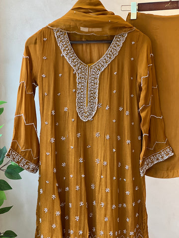 Scalloped Handwork Suit Set