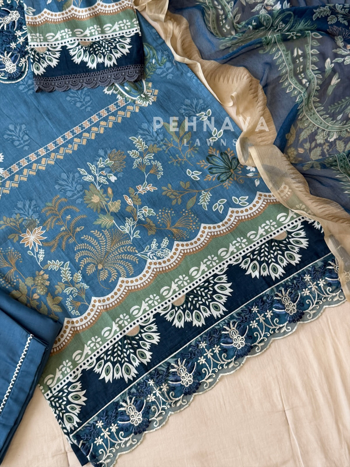 Signature Printed Lawn Unstitched Suit 1556