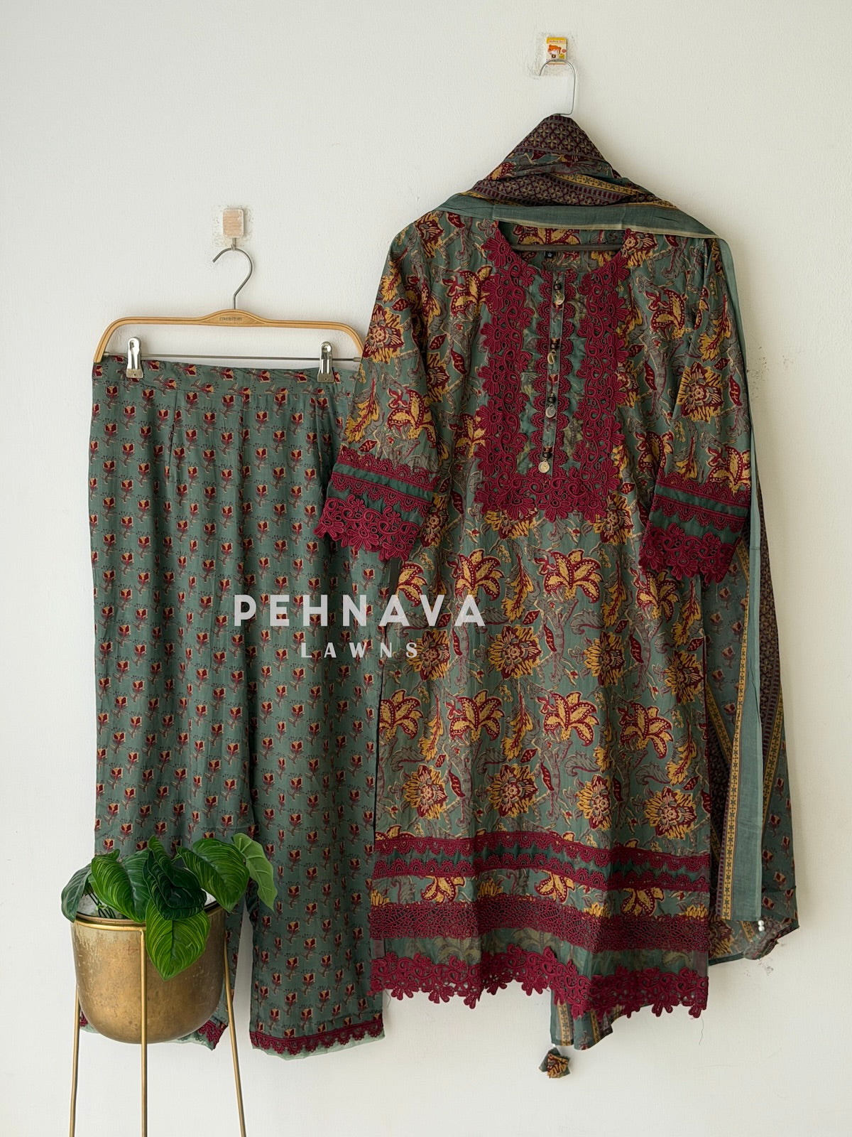 Lace Trimmed Printed Suit Set