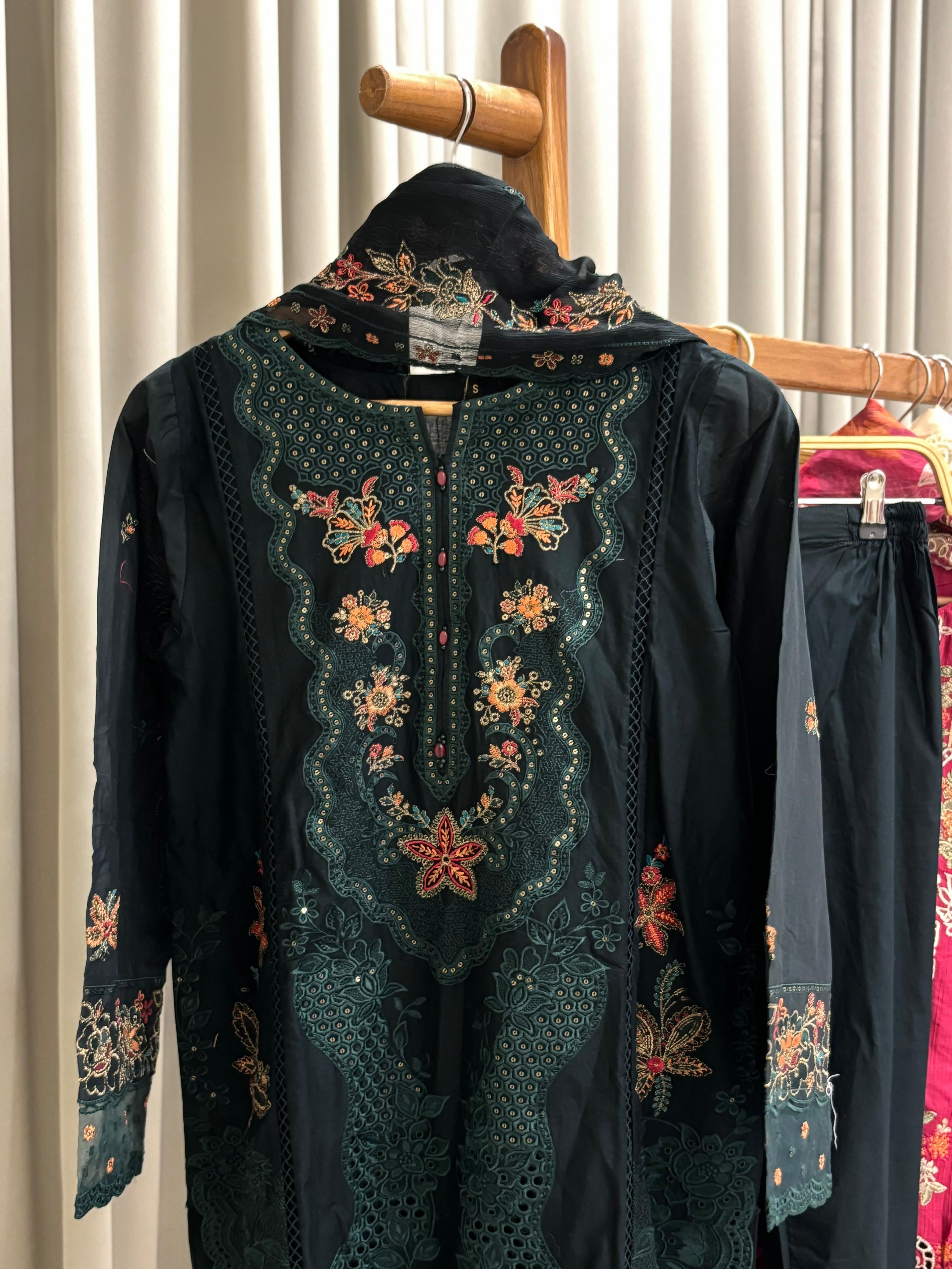 Luxurious Trendy Pure lawn Suit-0922