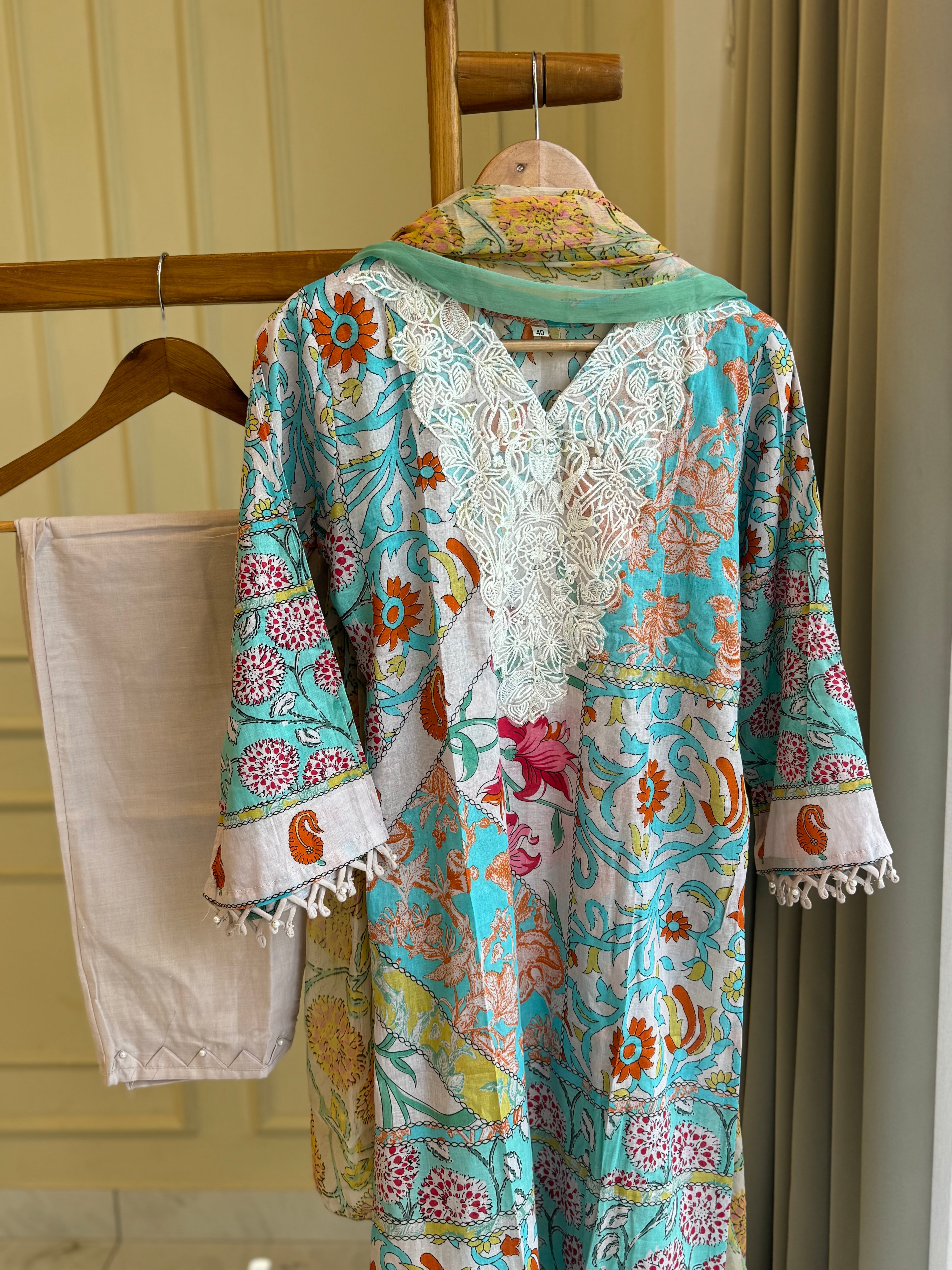 Pure  Cotton suit with embroidered patches and detailings-8