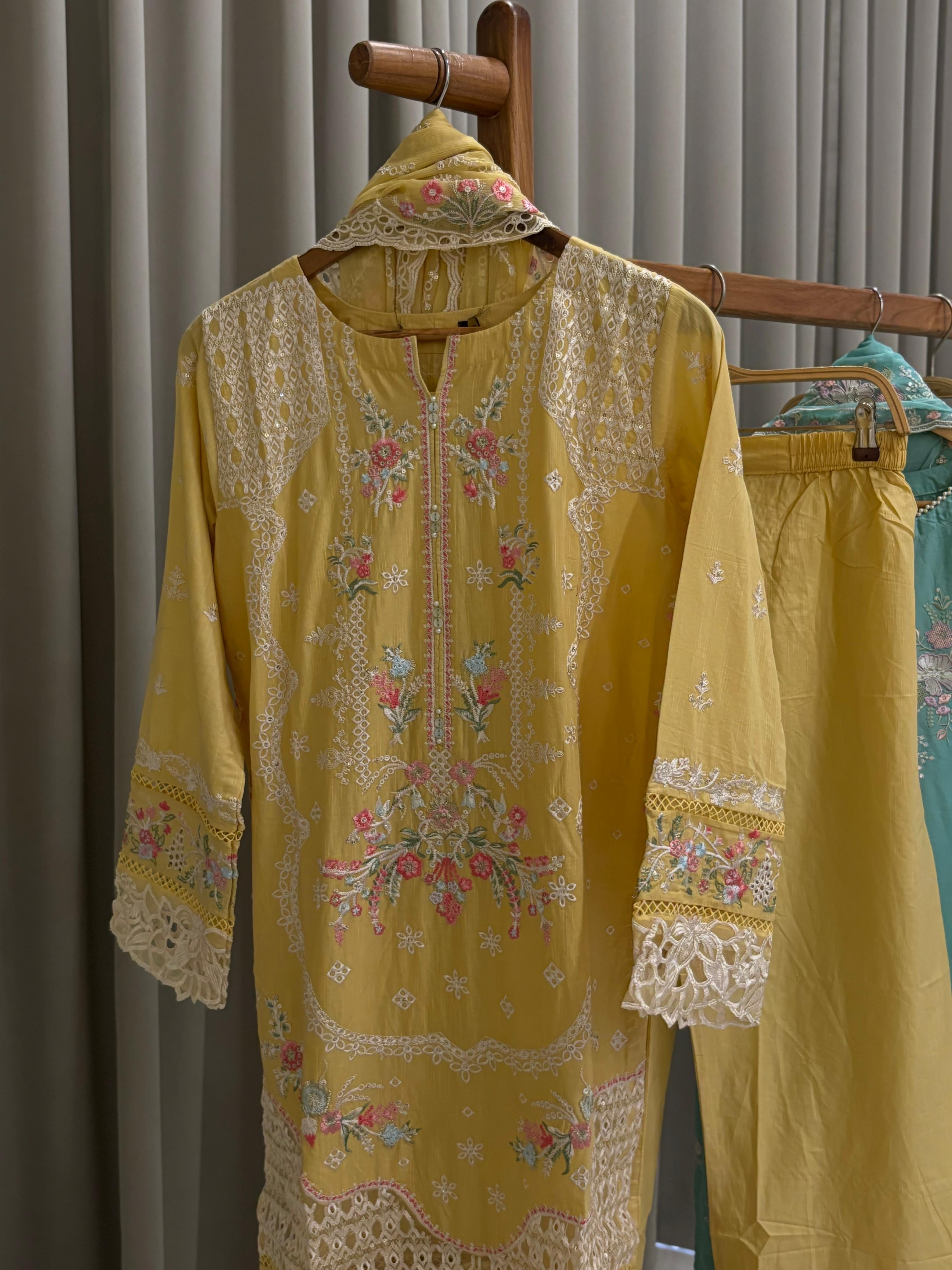 Luxurious Trendy Pure lawn Suit-0926