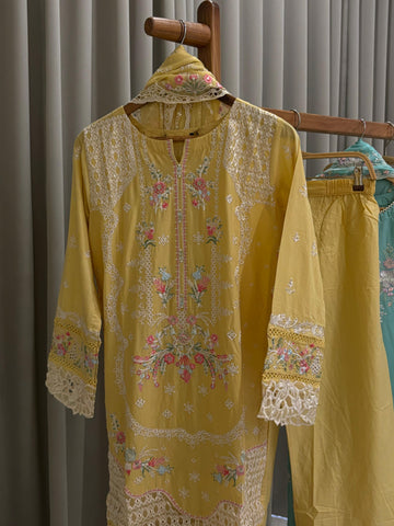 Luxurious Trendy Pure lawn Suit-0926