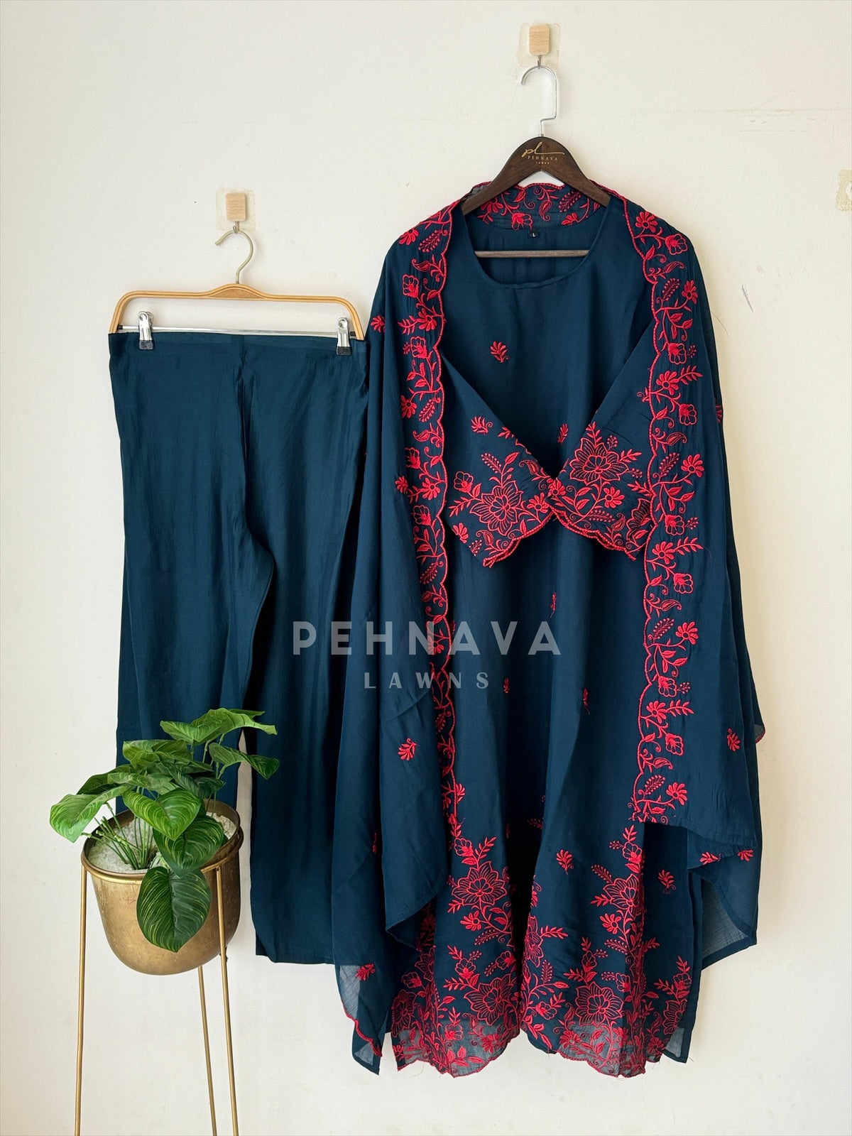 Chanderi Floral Threadwork Suit- 3013 - Pehnava Lawns
