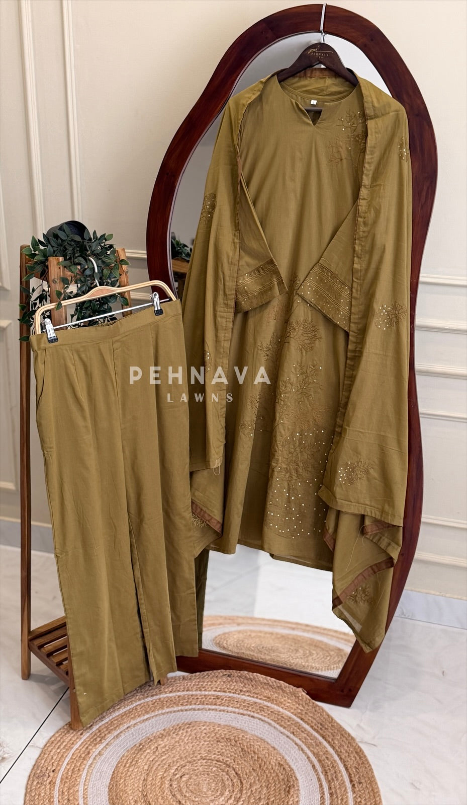 Detailed Embroidered Cotton Three Piece Suit 8116