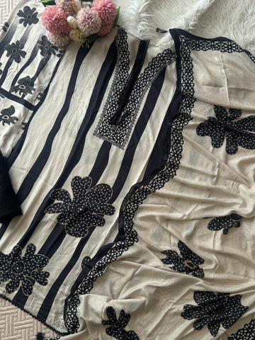 Pure muslin suit with handwork detailings