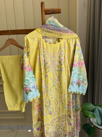 Floral Embroidered Pakistani Suit-7