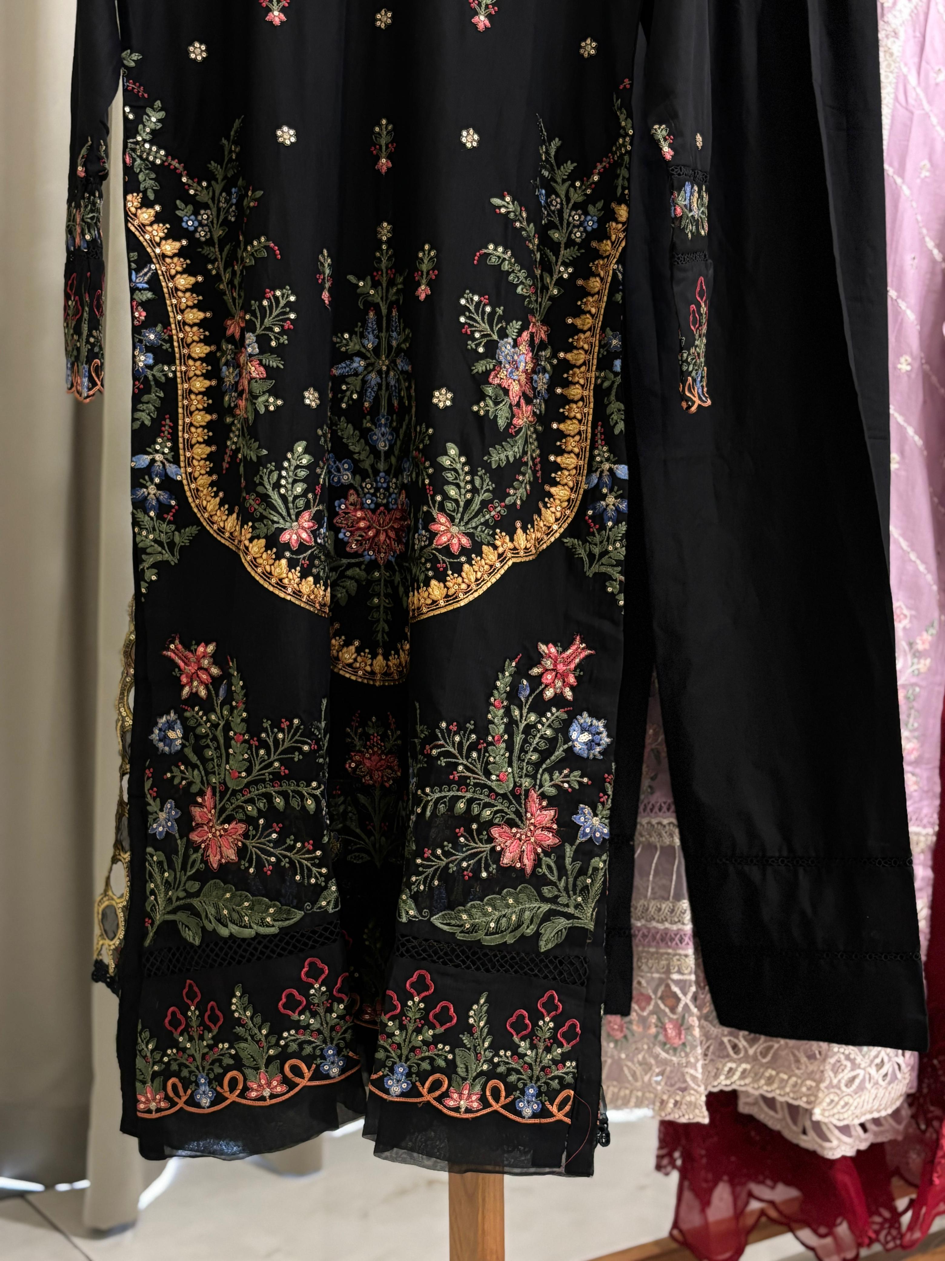 Luxurious Trendy Pure lawn Suit-0920