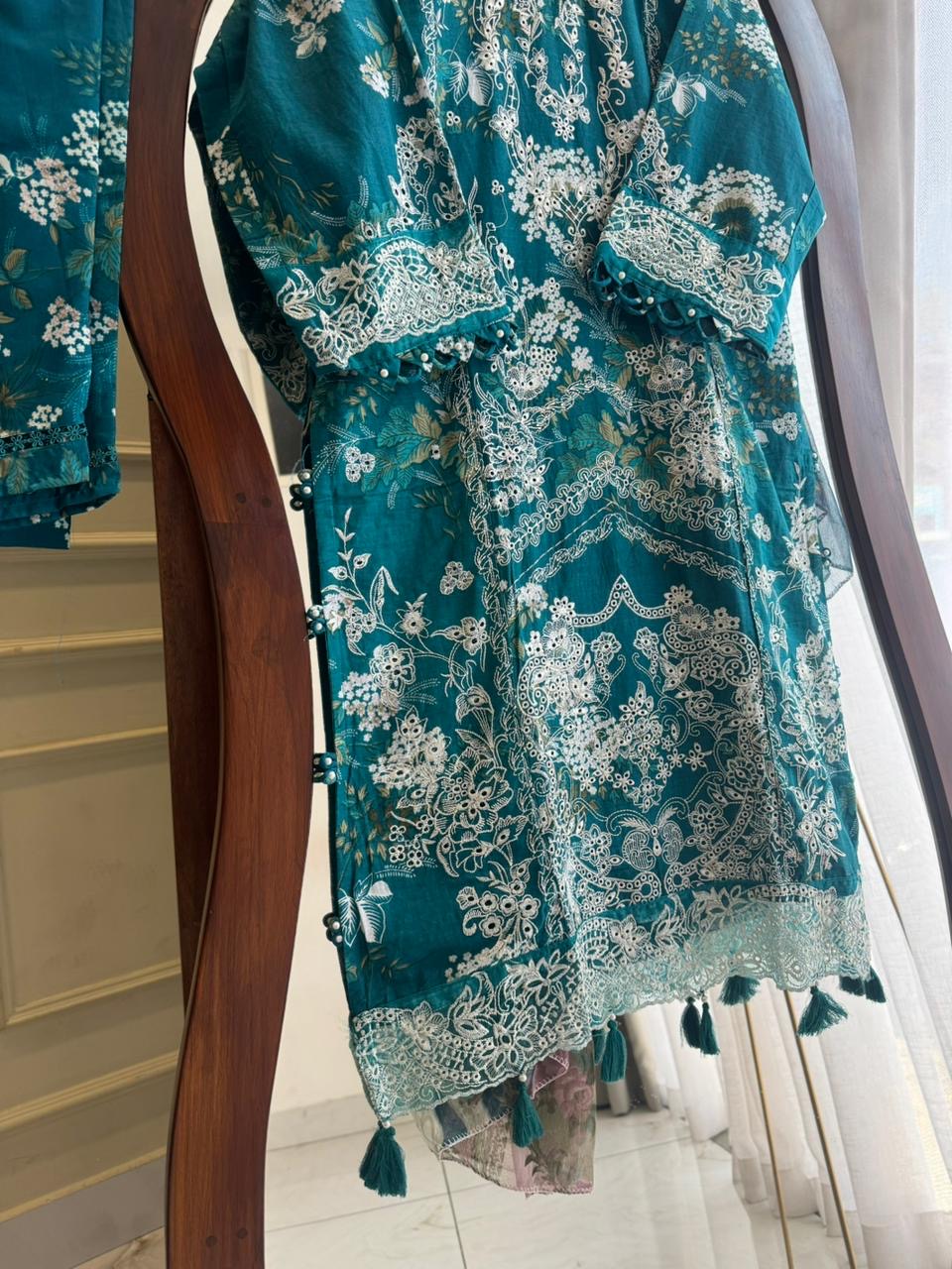 Traditional Embroidery Detailed Suit-4