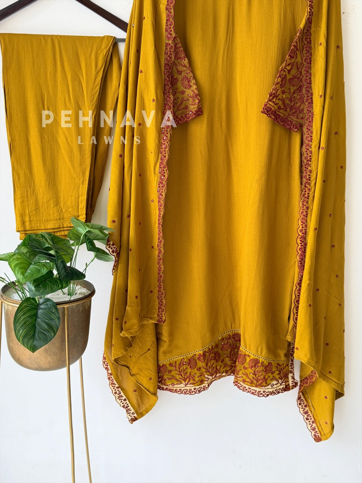 Lace‑Trimmed Embroidered Ensemble-16344