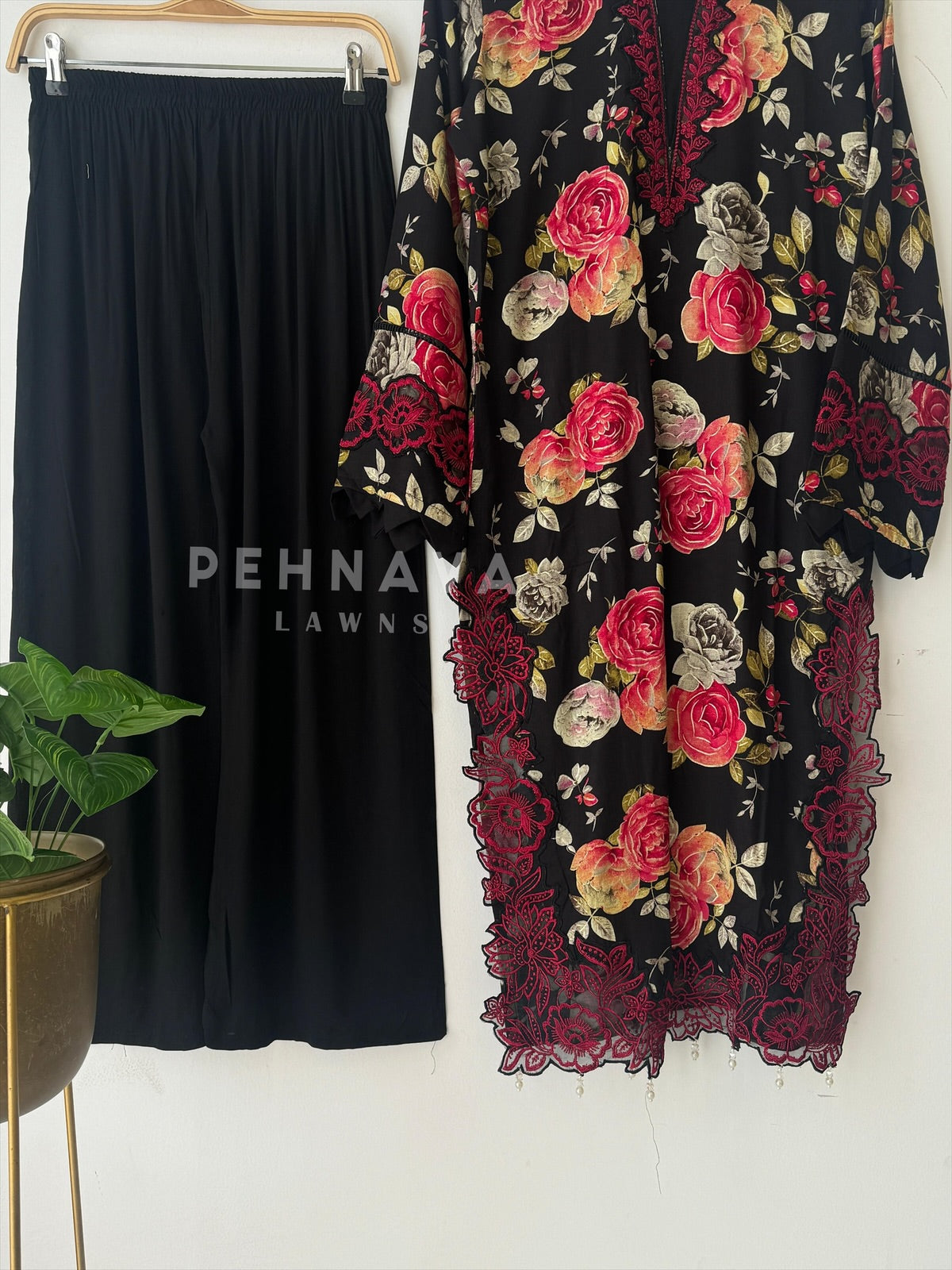 New Floral Embroidery Kurtha Suit-143 - Pehnava Lawns