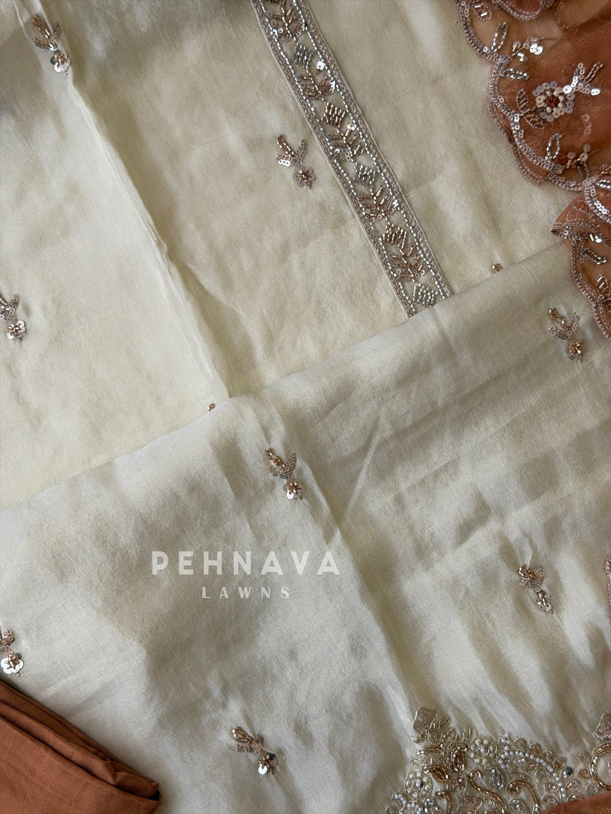 Tissue Handworked Unstitched Suit BDF96